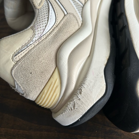 New Balance 57/40 Beige and White Sneakers, Size 9. - Picture 14 of 15